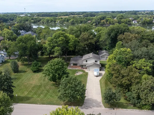 522 Shady Ridge Rd NW, Hutchinson, MN 55350
