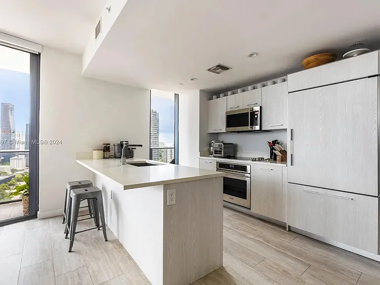 45 SW 9th St #2103 — Photo 5