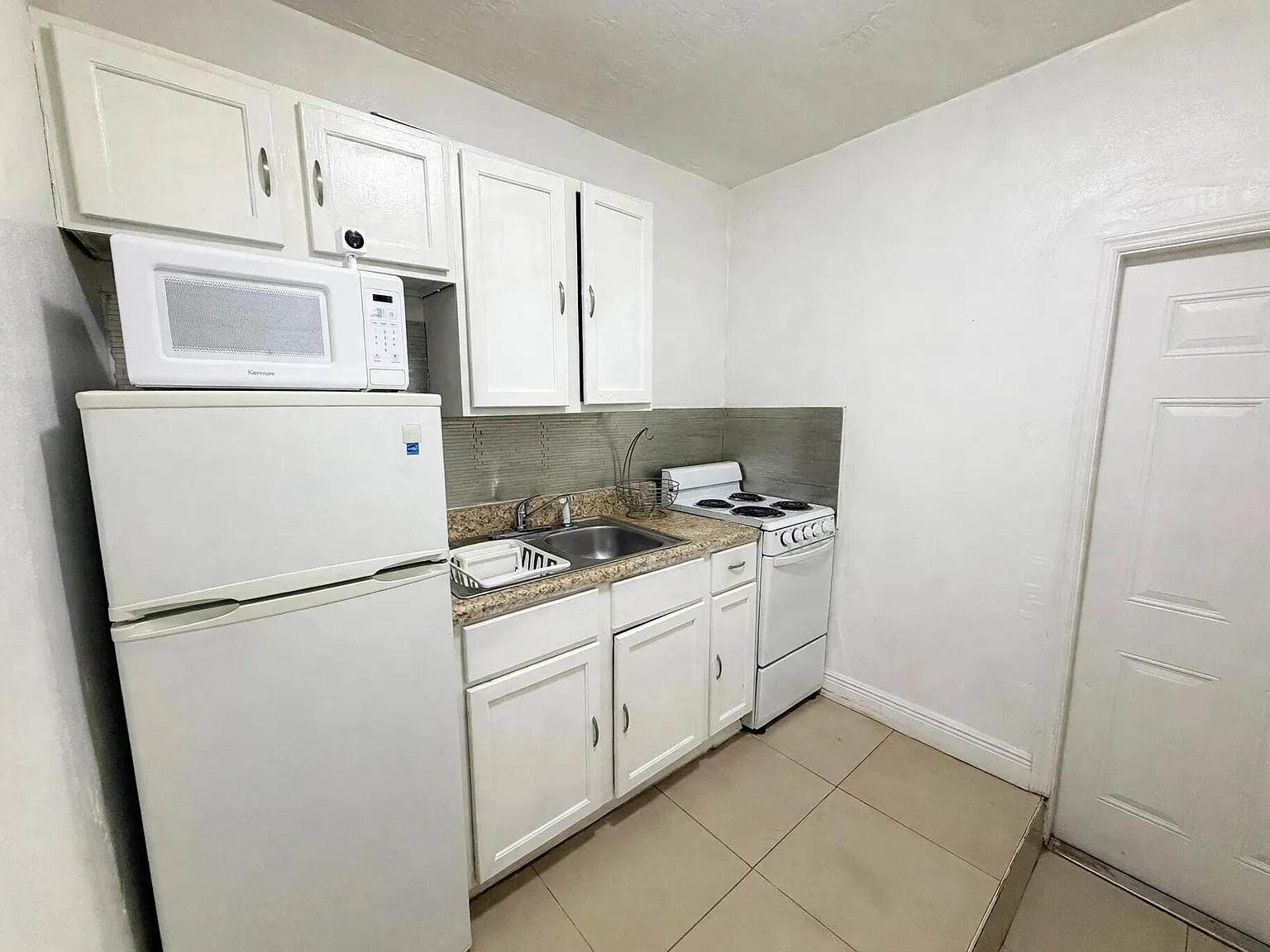 4 bed, 2.0 bath, 450 sqft, $1,300 — Photo 4