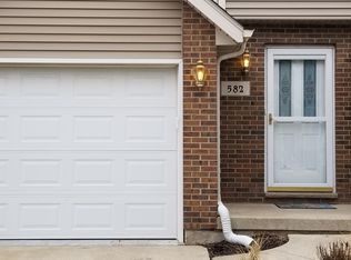 582 S Peace Rd, Sycamore, IL 60178