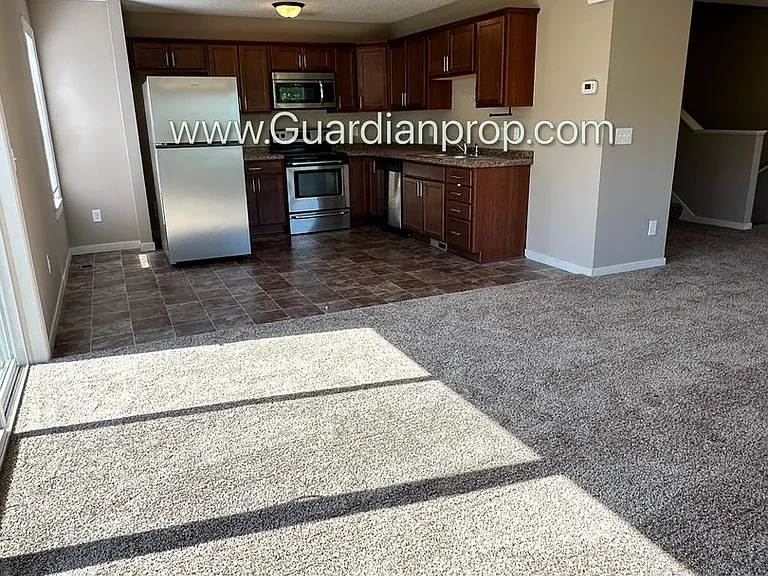 11946 Emery Village Dr N — Photo 4