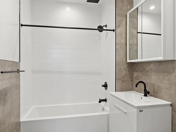 5th image of 2505 3rd Ave #4-A