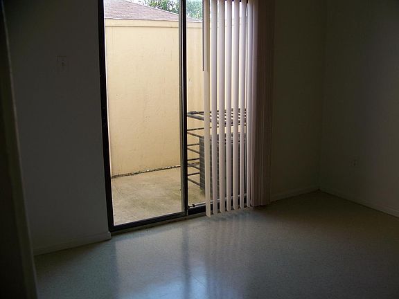 5th image of 7550 Oak Chase APT 2