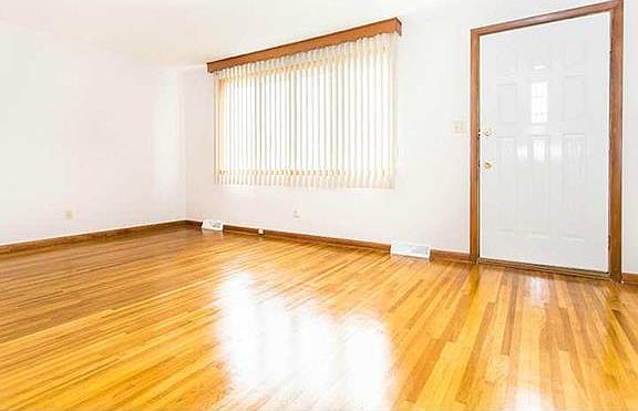 3rd image of 124 University Ave