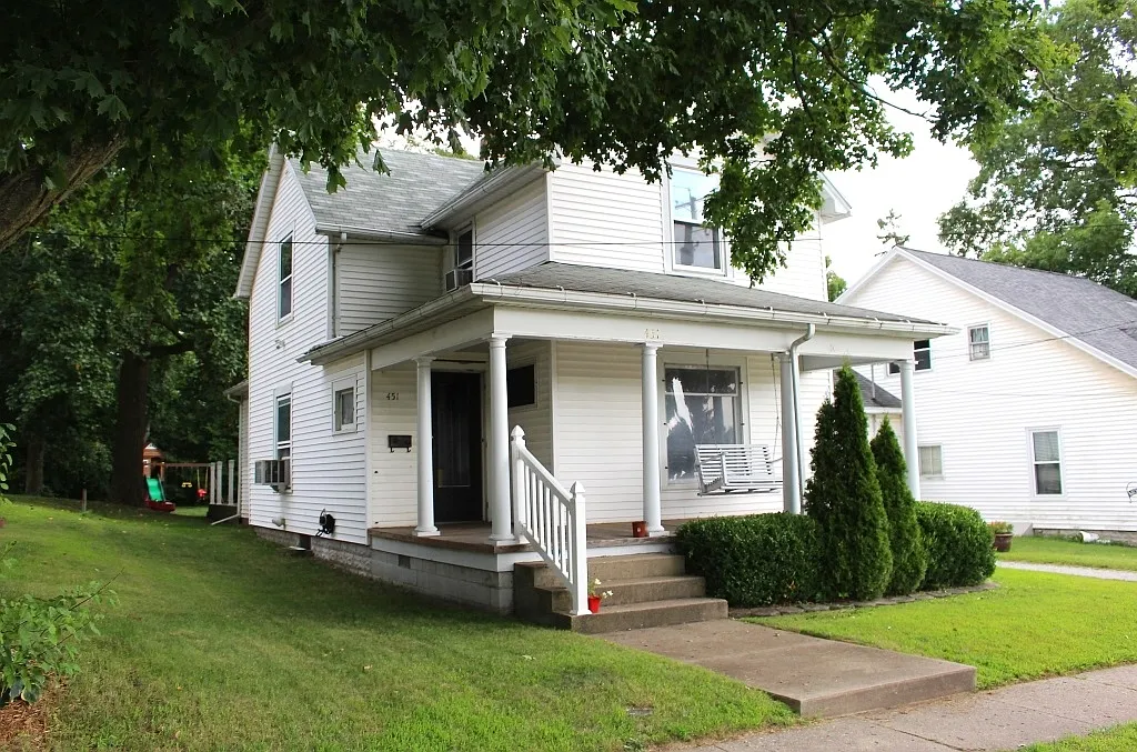451 Garden St photo 1