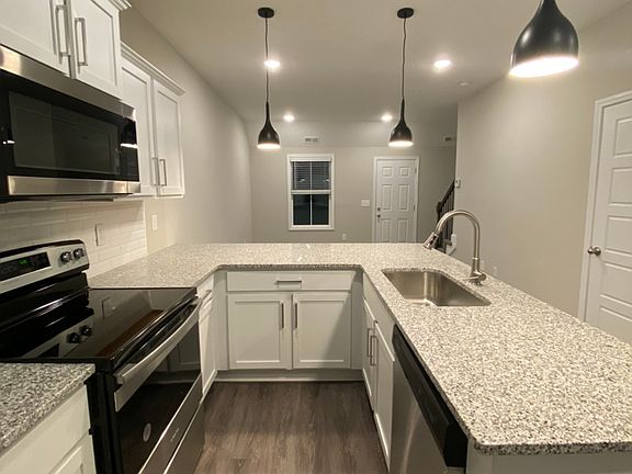 3rd image of 1040 Glenkirk Dr #F