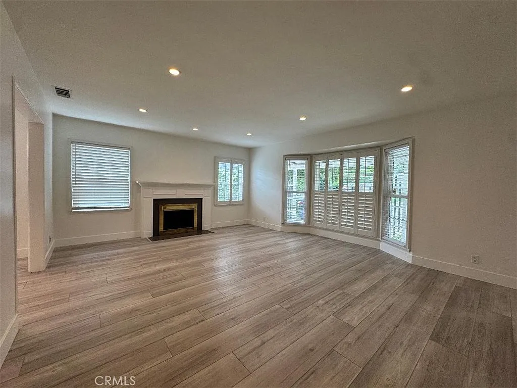 3 bed, 2.0 bath, 1516 sqft, $4,900 — Photo 2