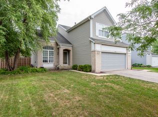 7723 Geneva Dr, Gurnee, IL 60031