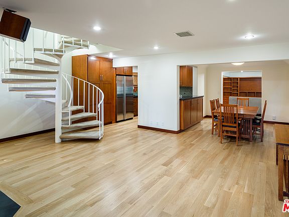 4th image of 2325 Abbot Kinney Blvd