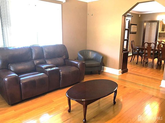 5th image of 24 Wilcox Ave