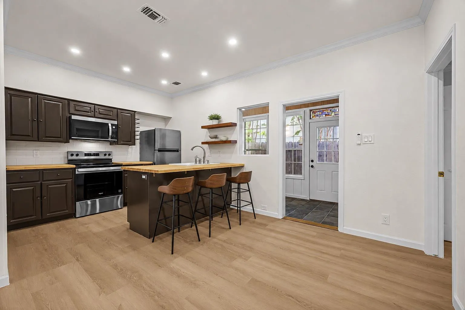 2 bed, 2.0 bath, 867 sqft, $2,900 — Photo 4