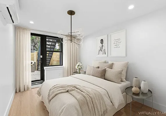 Bedroom, photo 1