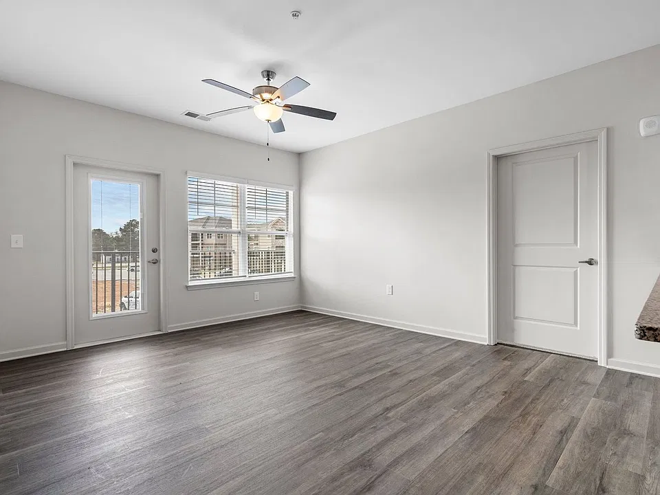 170 Grove Cir #201