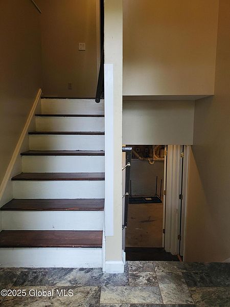 3rd image of 1278 Burgoyne Avenue