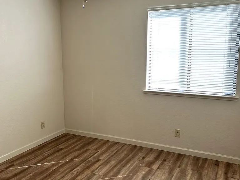 306 Autumn Gold Dr — Photo 9