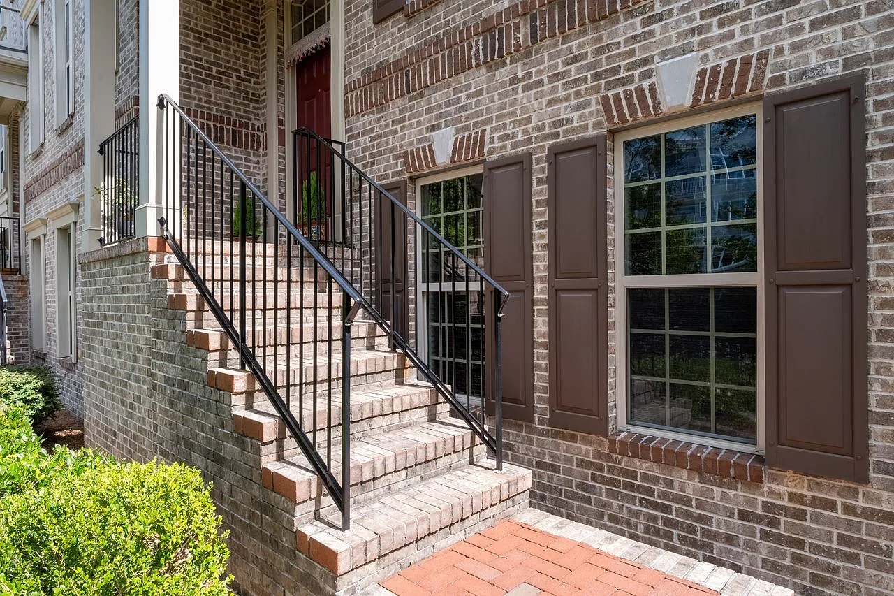 3 bed, 3.5 bath, 2352 sqft, $3,800 — Photo 4