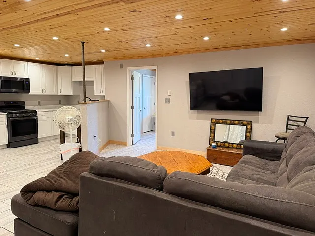 43 E 8th St #1 — Photo 4