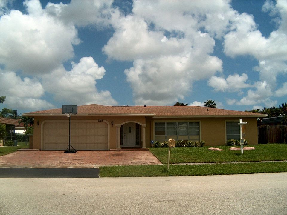 4/3 Single Family Home With Swimming Pool - For Sale By Owner