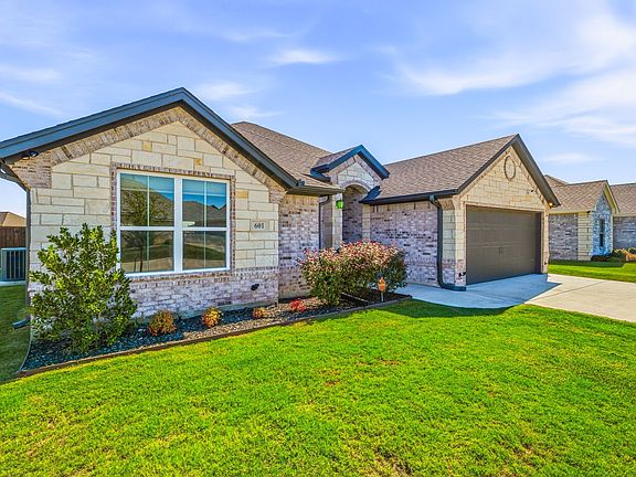 4th image of 601 Violet Dr