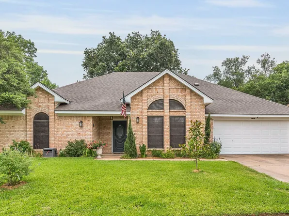 1402 Timber Ridge Dr, Euless, TX 76039