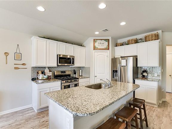 5th image of 408 Red Matador Ln