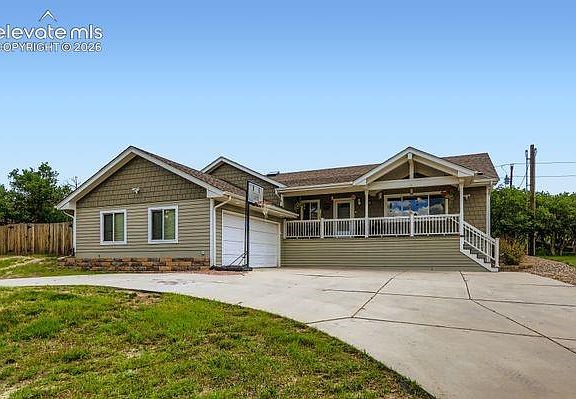 2nd image of 815 Meadow Ln