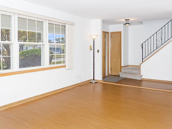 2nd image of 1119 S Sprucewood Dr