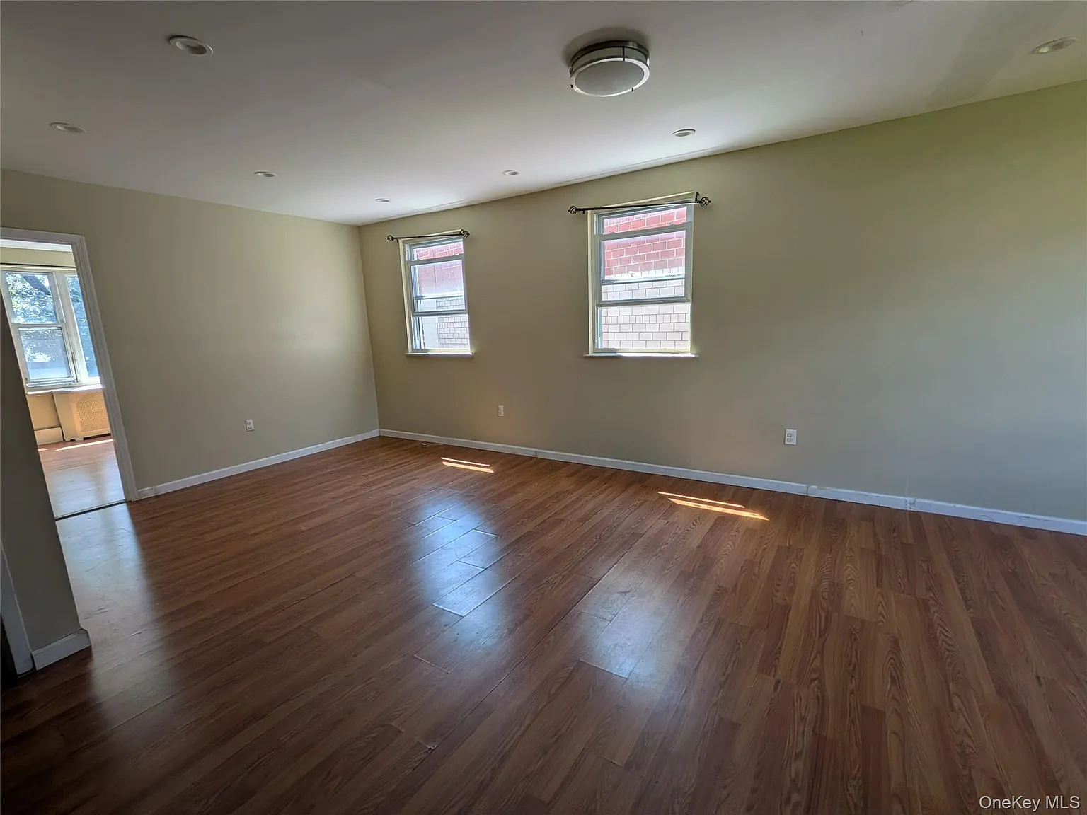 2 bed, 1.0 bath, 2100 sqft, $2,800 — Photo 2