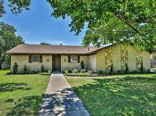 1121 John Reagan St, Benbrook, TX 76126