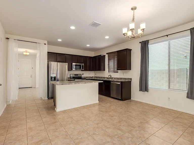 7503 S 12th Ave — Photo 11
