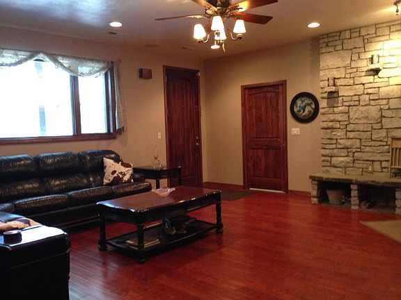 3rd image of 3189 Pleasant Valley Dr