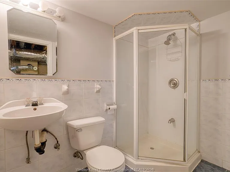 3858 Hillcrest Blvd — Photo 15