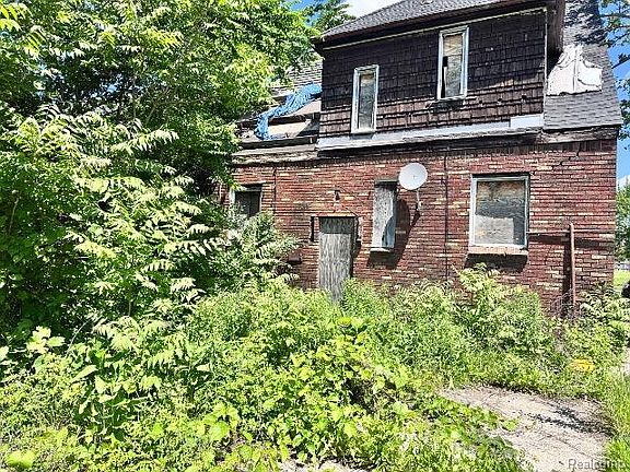 5th image of 9619 Everts St