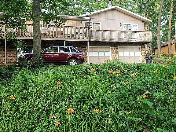 3rd image of 34048 Hillside Dr