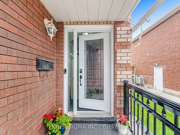 3rd image of 62 Ravenscliffe Ct