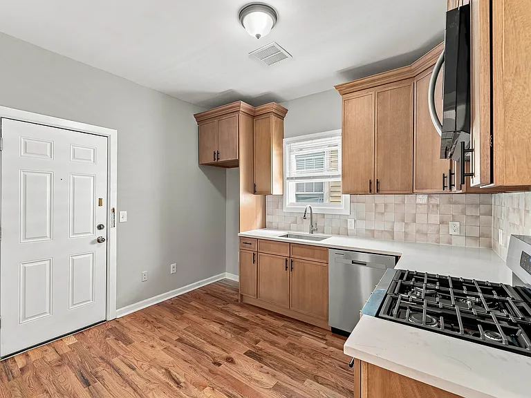 422 Woodside Ave #3 — Photo 9