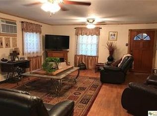 620 Pleasant Acres Dr, Seguin, TX 78155
