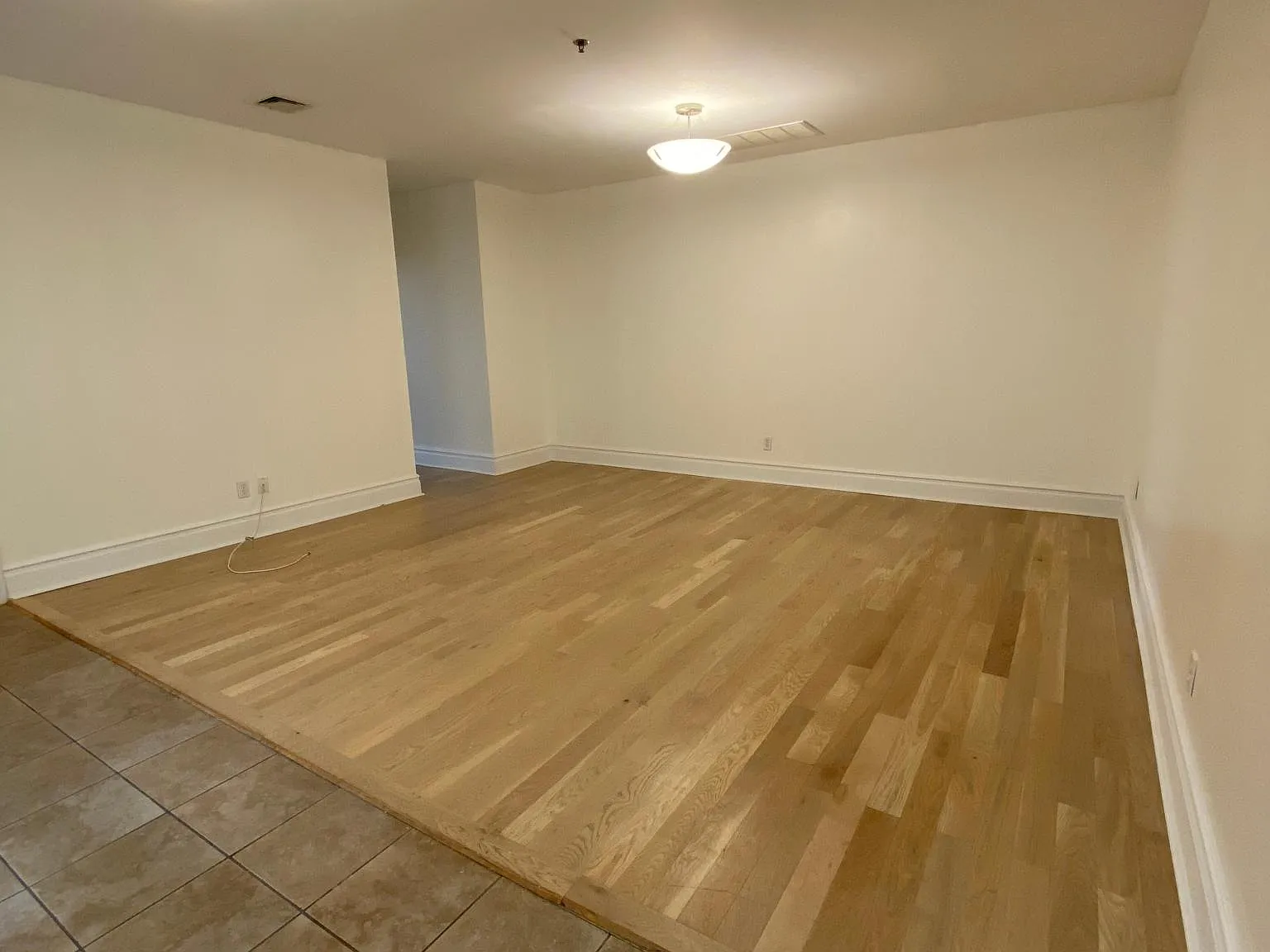 2 bed, 950 sqft, $2,925 — Photo 3