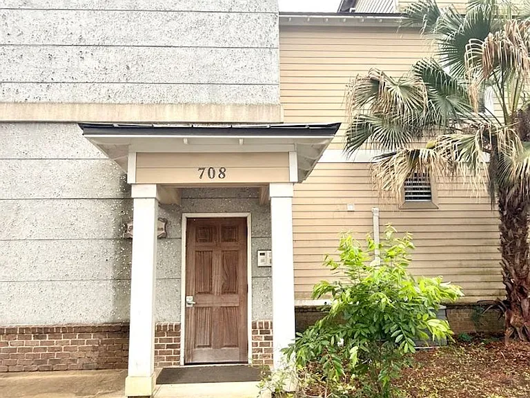 708 Osborne St — Photo 1