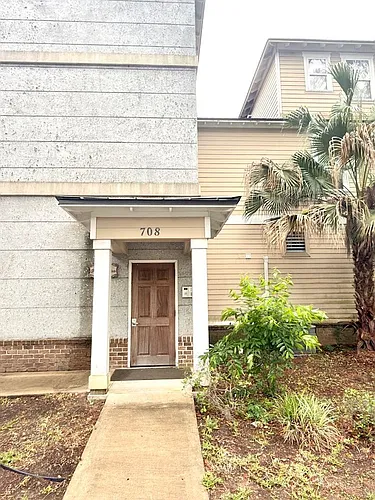 708 Osborne St Photo 1