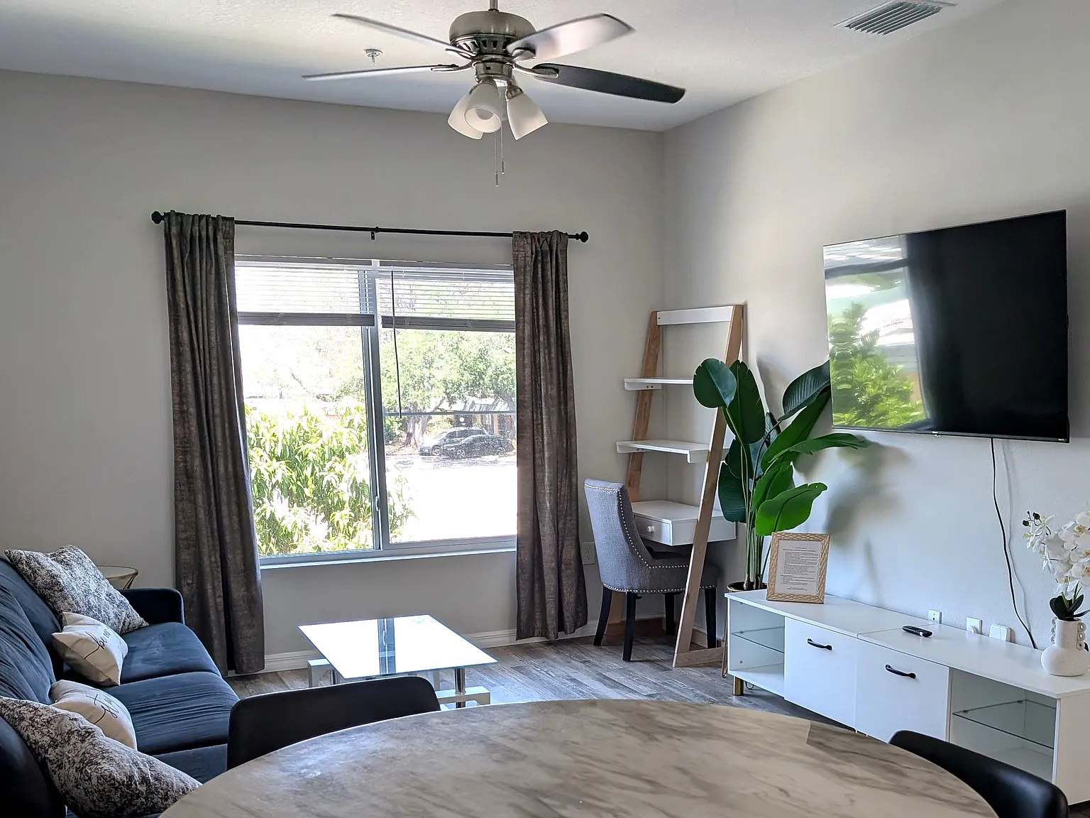 2 bed, 1008 sqft, $2,300 — Photo 3