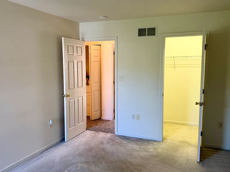 105 Acorn Ln — Photo 12