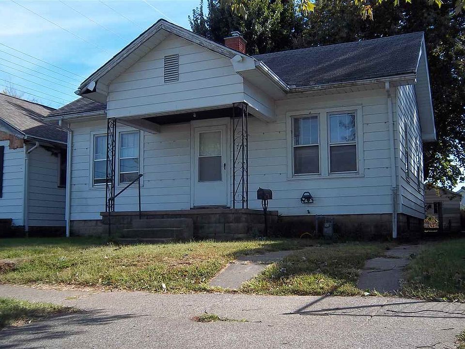 Welcome investors to 731 E. Oregon  One bed one bath with unfinished basement ideal for extra bedroom in basement.