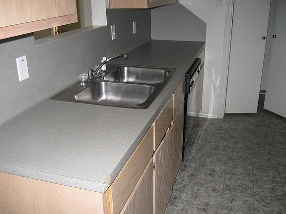 3rd image of 2606 Alma Dr #B
