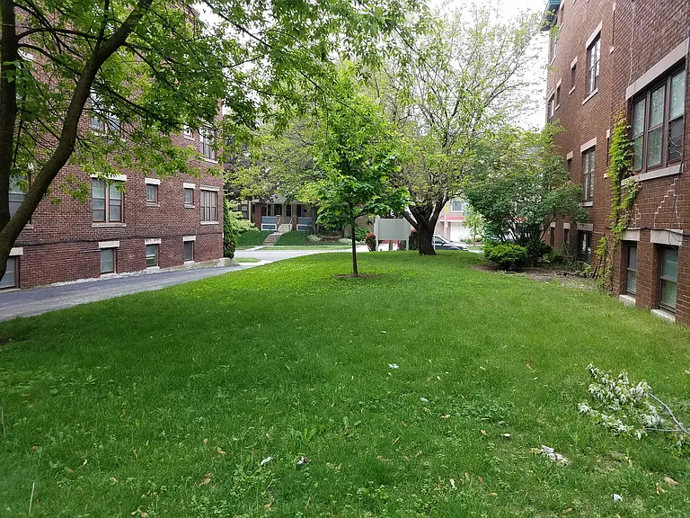 2528 N Maryland Ave — Photo 17