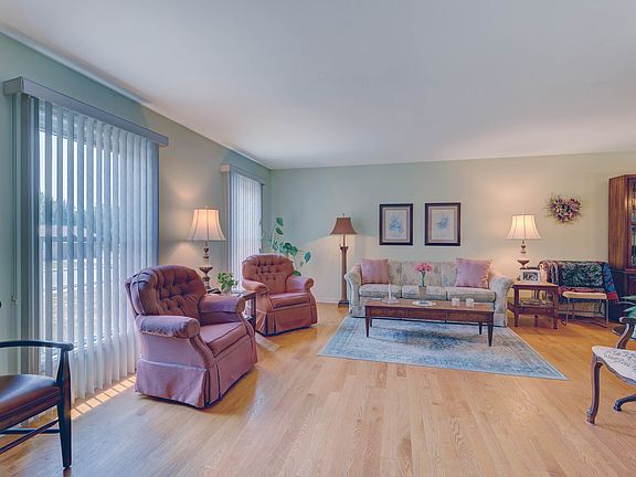 5th image of 932 Pheasant Walk Dr