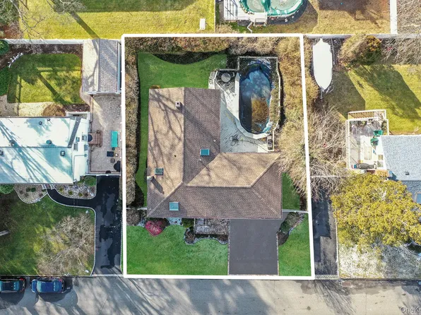 1616 Madison Avenue, West Islip, NY 11795