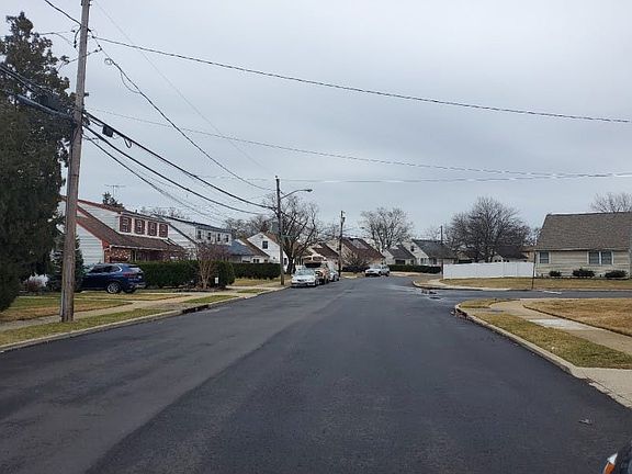 4th image of 42 Southampton Dr