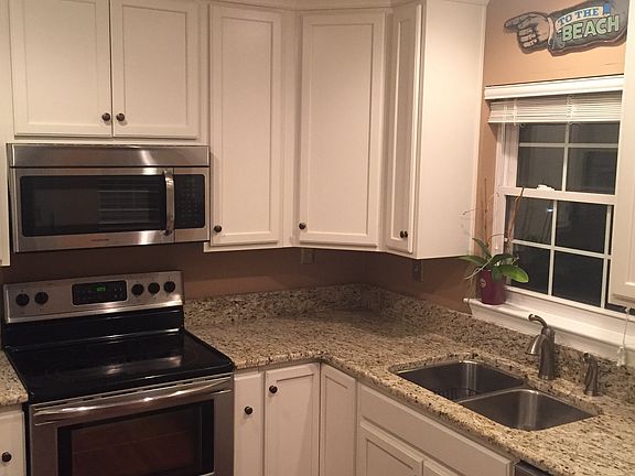 2nd image of 419 Harbour Pt APT 301