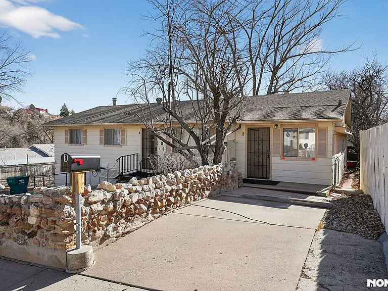 2509 Royalty Ct #B — Photo 2